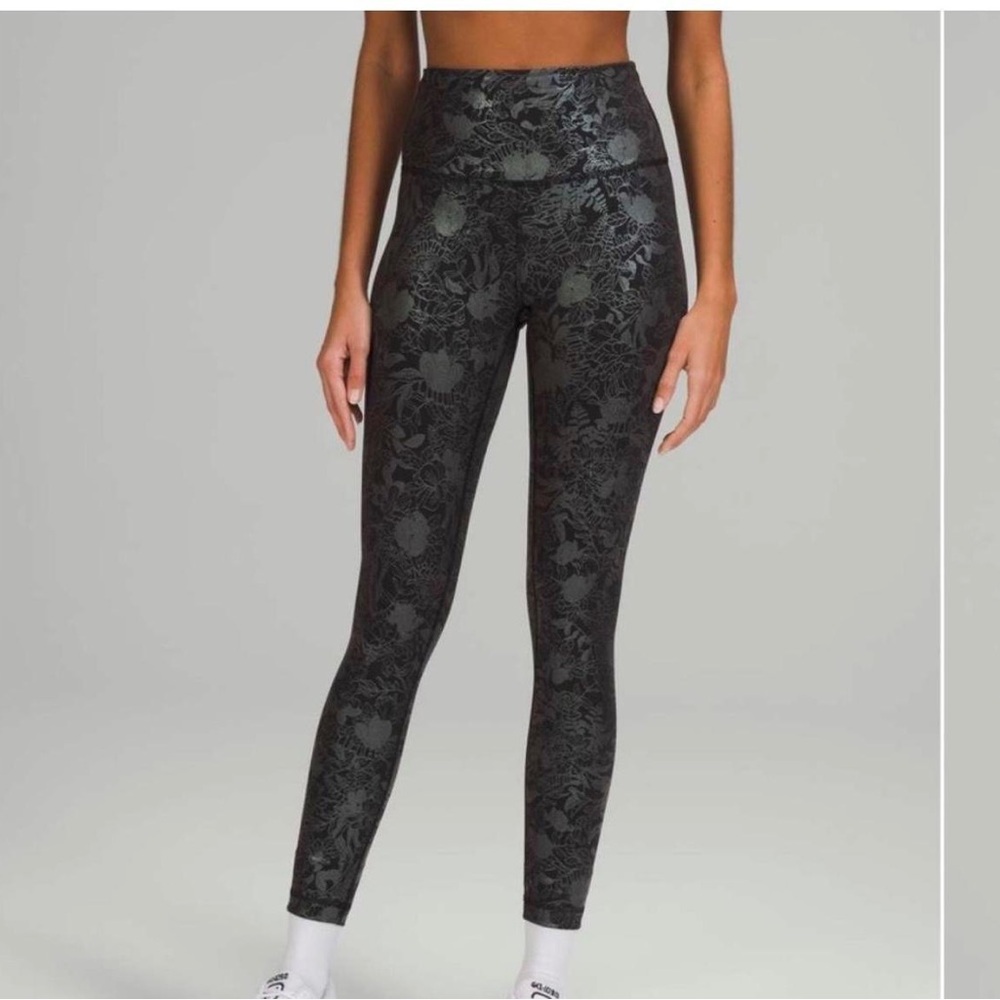 COPY - Lululemon Floral Iridescent Wunder Train High-Rise Tight 25”